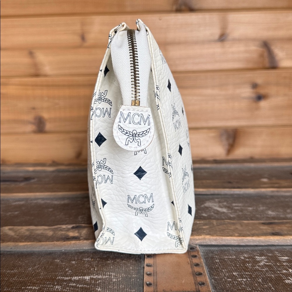MCM Visetos White Monogram Leather Clutch - Picture 4 of 9